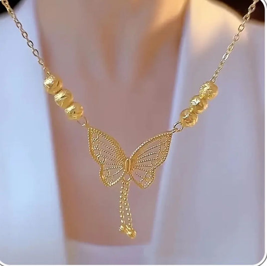 قلادة فراشة مطلية بالذهب (Gold Butterfly Necklace)